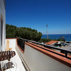 Bed & Breakfast La Finestra Sul Mare, Letojanni